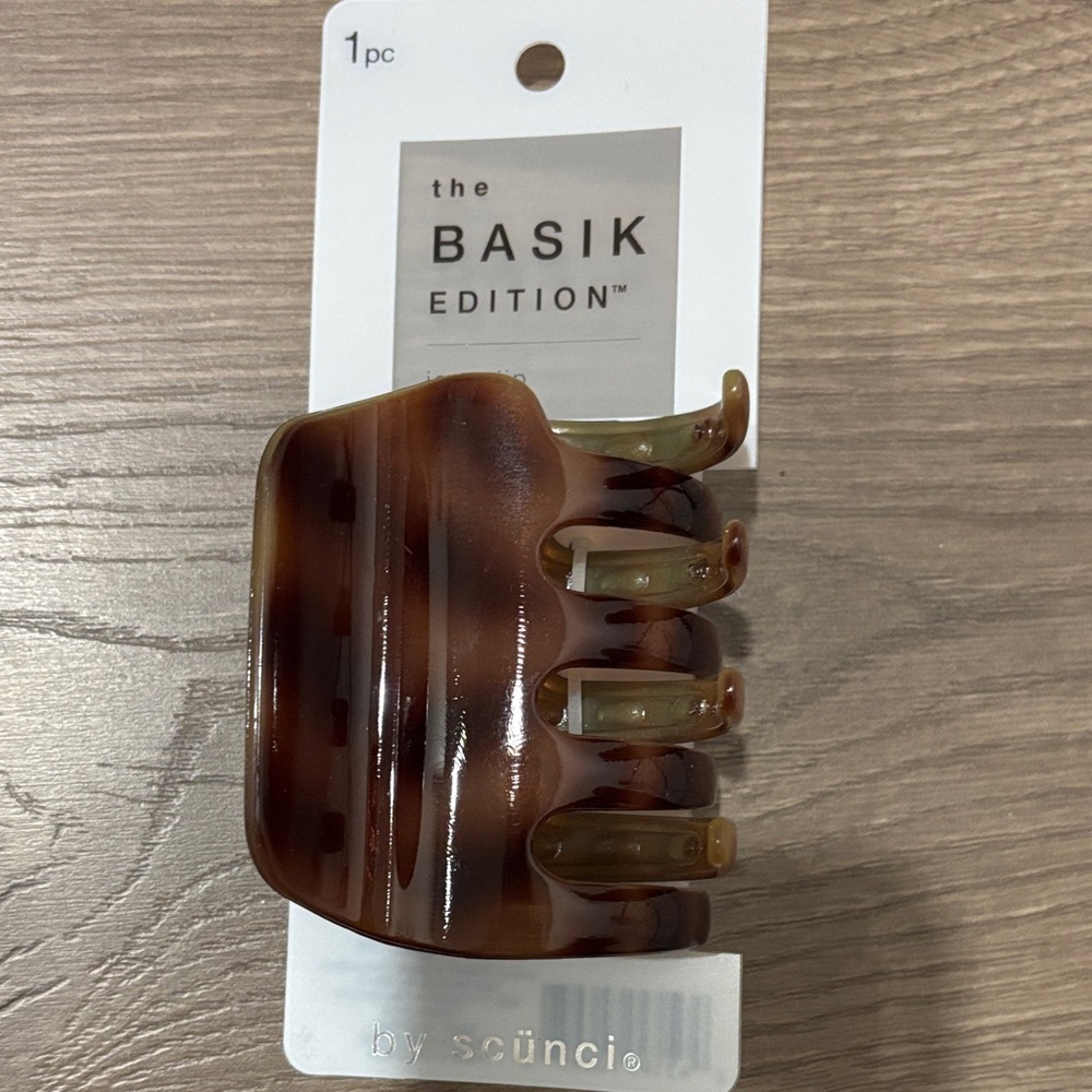 Scunci Brown Claw Clip